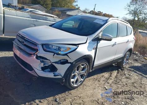 2019 Ford Escape Titanium z USA, uszkodzony, nr VIN 1FMCU9J93KUC49337